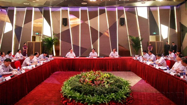 冯正霖调研长三角地区民航协调发展 强调致力