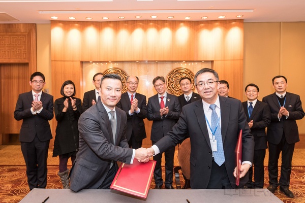 中国民用航空局与香港运输及房屋局签订航空运输安排备忘录。汪洋摄.jpg 中国民用航空局与香港运输及房屋局签订航空运输安排备忘录。汪洋摄.jpg
