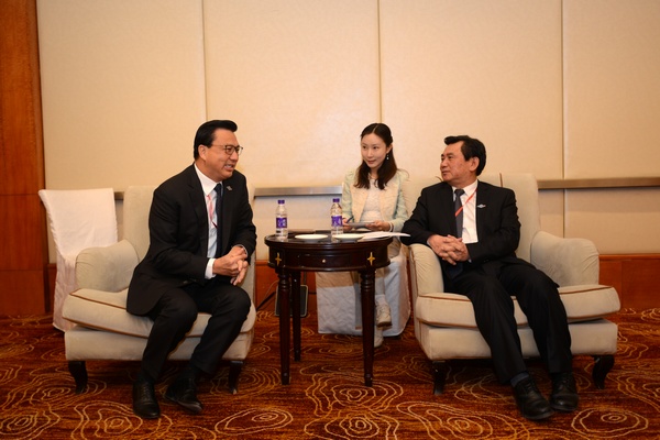 冯正霖会见马来西亚交通部长廖中莱 陆二佳摄.jpg 冯正霖会见马来西亚交通部长廖中莱 陆二佳摄.jpg
