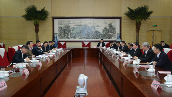 冯正霖与中国商飞负责人举行会谈 陆二佳摄.jpg 冯正霖与中国商飞负责人举行会谈 陆二佳摄.jpg