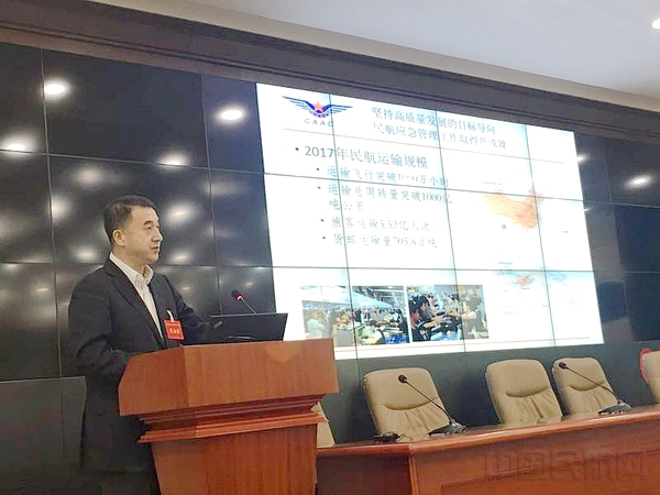 董志毅做主题演讲.jpg 董志毅做主题演讲.jpg