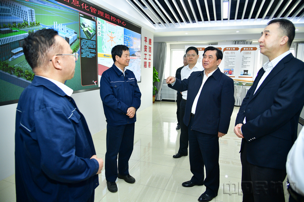 冯正霖在北京新机场信息监控中心调研.jpg 冯正霖在北京新机场信息监控中心调研.jpg