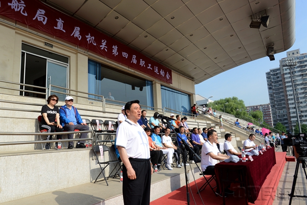 冯正霖宣布运动会开幕.jpg