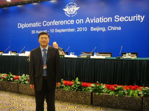 马涛参加国际民航组织国际航空保安公约外交大会留影。.jpg 马涛参加国际民航组织国际航空保安公约外交大会留影。.jpg