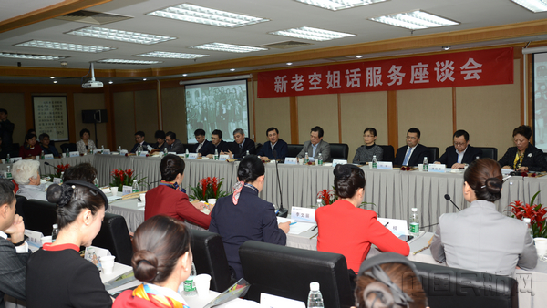 座谈会现场.jpg 座谈会现场.jpg