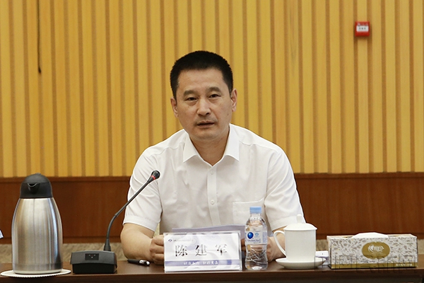 图:陈建军代表集团公司发言 摄影:王羽娟_副本.jpg 图:陈建军代表集团公司发言 摄影:王羽娟_副本.jpg