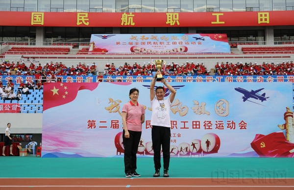 获得团体冠军的深圳航空代表队.jpg 获得团体冠军的深圳航空代表队.jpg