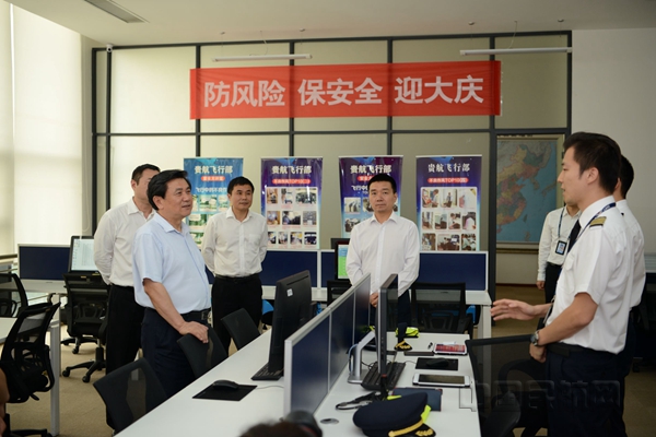 检查南航贵州公司机组航前准备情况2 陆二佳 摄_副本.jpg 检查南航贵州公司机组航前准备情况2 陆二佳 摄_副本.jpg