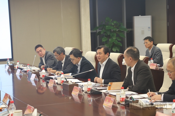 冯正霖与中国商飞领导座谈-钱擘摄_副本.jpg