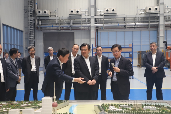 冯正霖在中国商飞调研-2-钱擘摄_副本.jpg