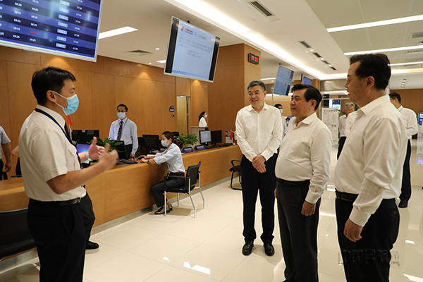 冯正霖调研东航武汉公司飞行部n 赵丹摄.jpg