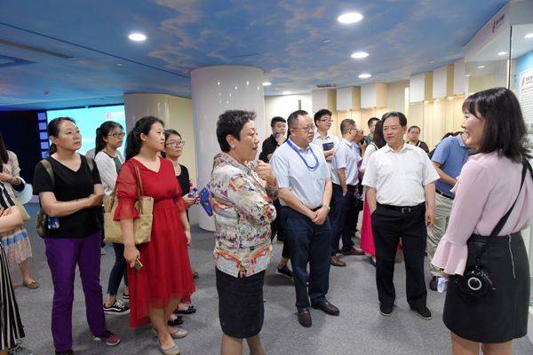 国航老总张_国航空姐图片
