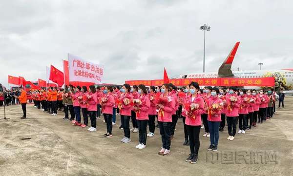 3月31日,广西第五、第七批援鄂医疗队返回南宁_副本.jpg 3月31日,广西第五、第七批援鄂医疗队返回南宁_副本.jpg