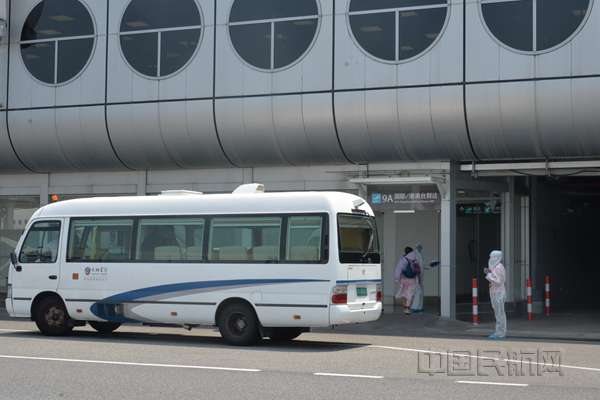 监管局现场督察旅客分流工作_副本.jpg