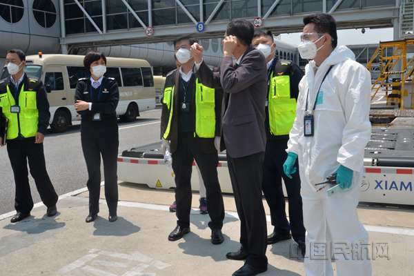 现场督察航空公司与机场的空地交接工作_副本.jpg
