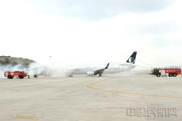 水印 本次演练设置了航空器灭火救援等多个场景1.jpg
