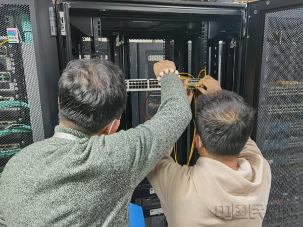 模拟了核心网络设备故障1.jpg 模拟了核心网络设备故障1.jpg