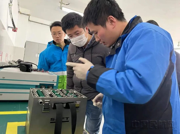 近日上海监管局对上海飞机制造有限公司新增ARJ机型4C检维修能力及新增蓄电池部件维修进行了文件和现场审查_副本.jpg 近日上海监管局对上海飞机制造有限公司新增ARJ机型4C检维修能力及新增蓄电池部件维修进行了文件和现场审查_副本.jpg