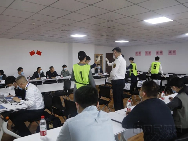 水印 现场督导青岛航空飞行客舱机组联合应急演练1.jpg