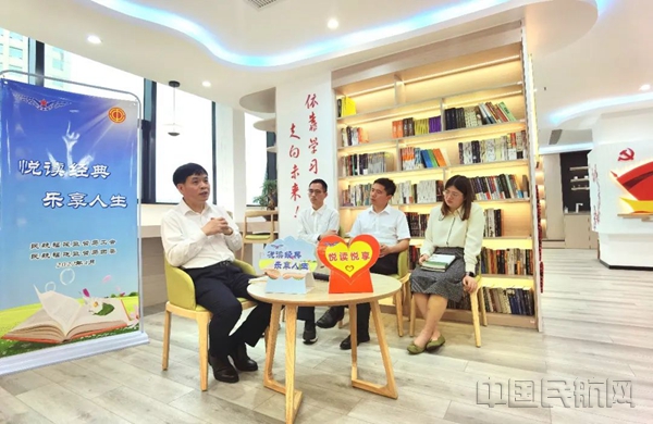 每本好书的推荐与分享,使大家沉浸于别样的文学世界_副本.jpg 每本好书的推荐与分享,使大家沉浸于别样的文学世界_副本.jpg
