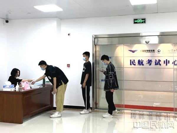 水印 5月31日,南昌航空大学民用航空器驾驶员执照理论考试点顺利迎来首场考试1.jpg 水印 5月31日,南昌航空大学民用航空器驾驶员执照理论考试点顺利迎来首场考试1.jpg