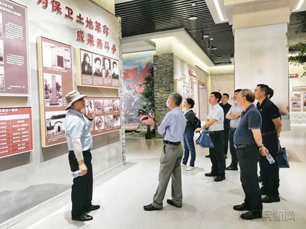 此次培训班采取专题授课和现场教学相结合的方式进行。1