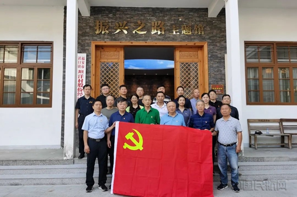培训班还组织学员们前往寿宁县下党乡、福安市坦洋村、蕉城区虎贝乡和桃花溪村等地开展现场教学2