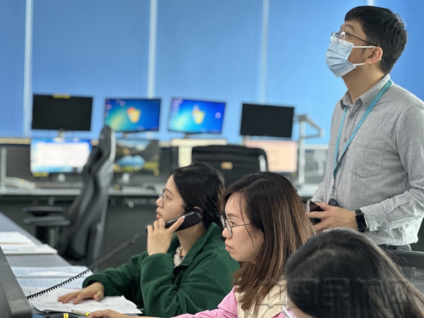水印 图3 预报员进行信息通报2