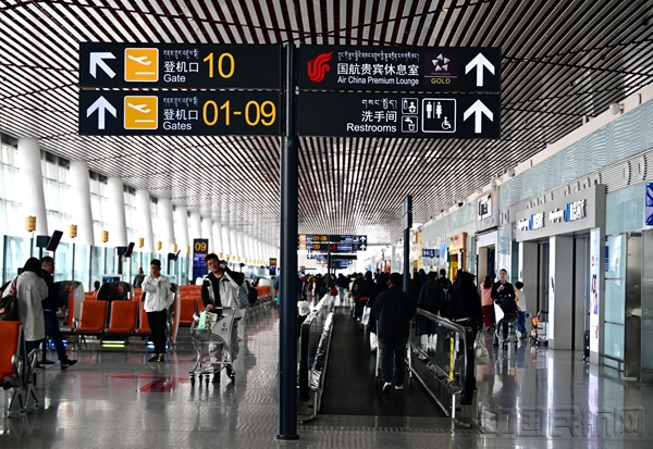 旅客等待登机1