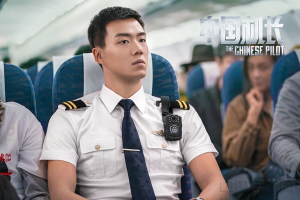 电影《中国机长》高戈饰演安全员.jpg 电影《中国机长》高戈饰演安全员.jpg