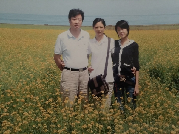 励玲义与家人.jpg 励玲义与家人.jpg