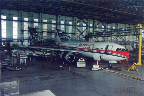 A300飞机大修现场.jpg A300飞机大修现场.jpg