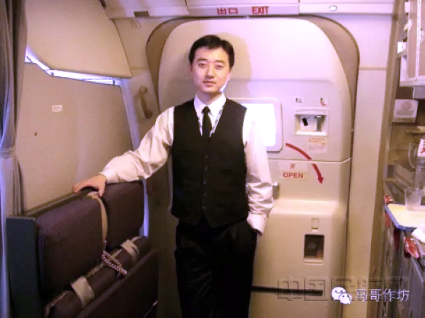 nEO_IMG_2000年前后,波音757执行新加坡广州航班,在客舱厨房留影。.jpg nEO_IMG_2000年前后,波音757执行新加坡广州航班,在客舱厨房留影。.jpg