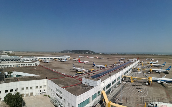 新版《民用航空空中交通管理规则》实施首日,珠海塔台保障航班顺畅运行.jpg 新版《民用航空空中交通管理规则》实施首日,珠海塔台保障航班顺畅运行.jpg