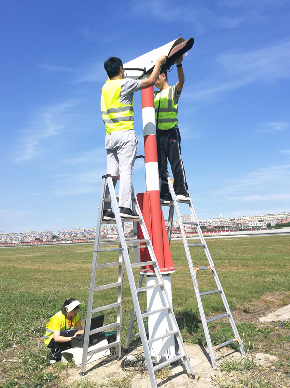 大连空管站气象台完成自动气象观测系统换季工
