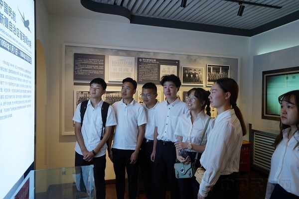 20190821南航大学子“探秘” 新疆空管青年“揭秘” (2).jpg 20190821南航大学子“探秘” 新疆空管青年“揭秘” (2).jpg