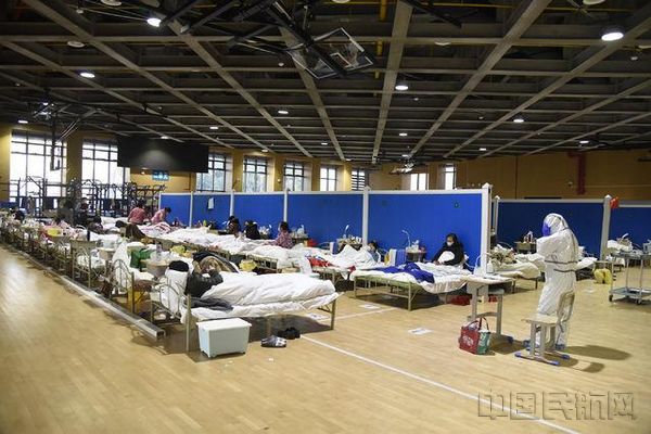 武汉市洪山体育馆“方舱医院”内景.jpg 武汉市洪山体育馆“方舱医院”内景.jpg