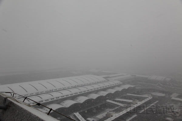 nEO_IMG_图三,T2航站楼被白雪覆盖