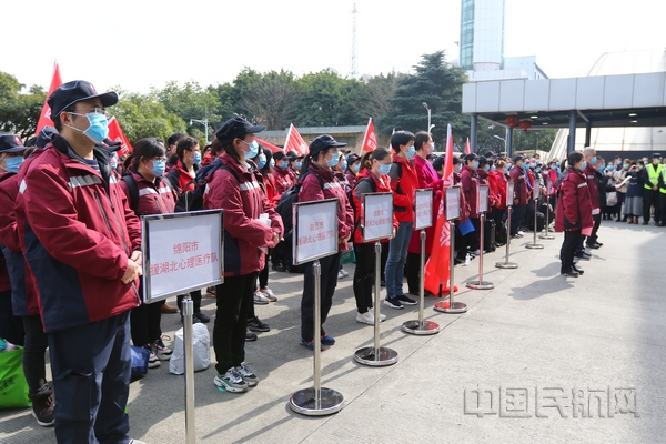 nEO_IMG_西南空管局保障成都航空国产ARJ21机队执飞首次医疗包机运输任务1.jpg