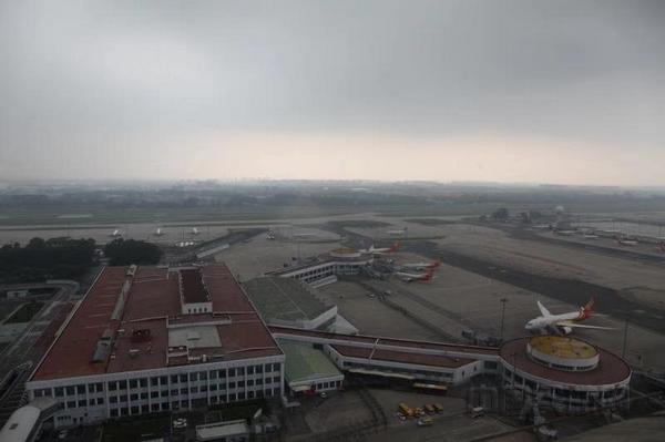 nEO_IMG_华北空管局首都机场西塔台俯瞰首都机场