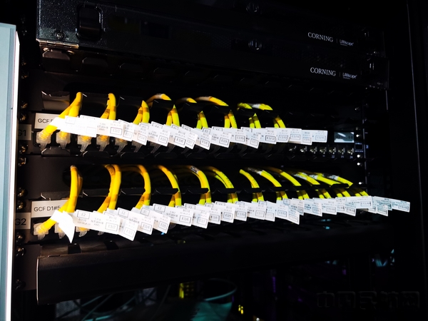 神鸟展翼越天堑 匠心织网架通途——成都天府机场空管工程网络设备工艺安装首阶段目标圆满完成 (5).jpg