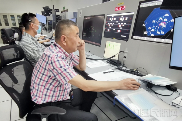 桃李不言,下自成蹊——致西南空管局所有从事培训工作的“老师”们 (4).jpg 桃李不言,下自成蹊——致西南空管局所有从事培训工作的“老师”们 (4).jpg