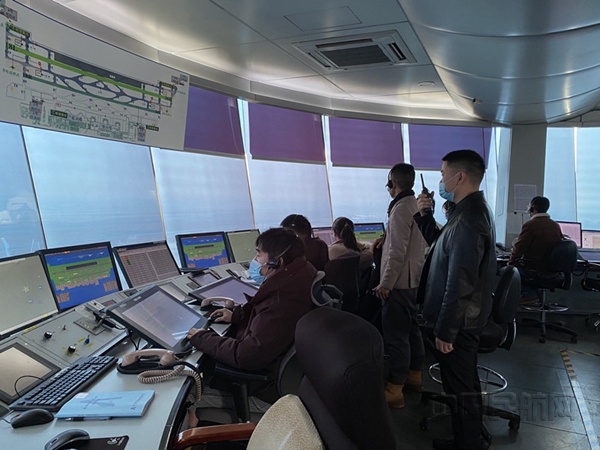 湖南空管顺利保障长沙机场2021年首次HUD低能见度程序运行_副本.jpg 湖南空管顺利保障长沙机场2021年首次HUD低能见度程序运行_副本.jpg