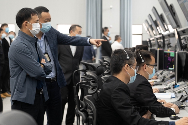 中南空管局高级助理苏红健同志带队赴现场指导切换运行工作。_副本.jpg 中南空管局高级助理苏红健同志带队赴现场指导切换运行工作。_副本.jpg