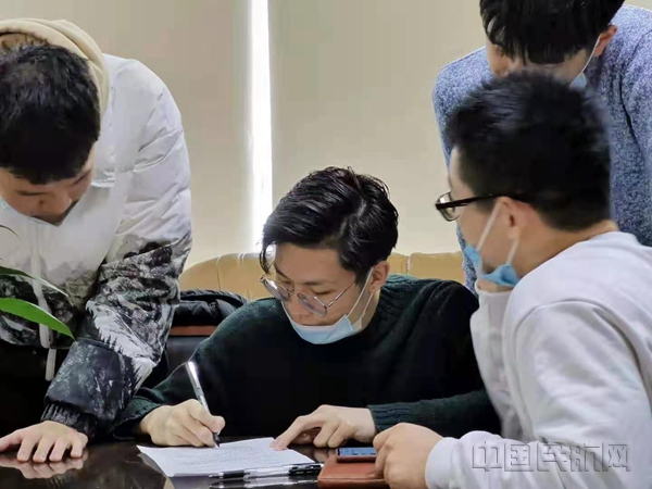 师徒结对,砥砺前行--记湖南空管分局管制运行部团委“小师父”活动1_副本.jpg 师徒结对,砥砺前行--记湖南空管分局管制运行部团委“小师父”活动1_副本.jpg