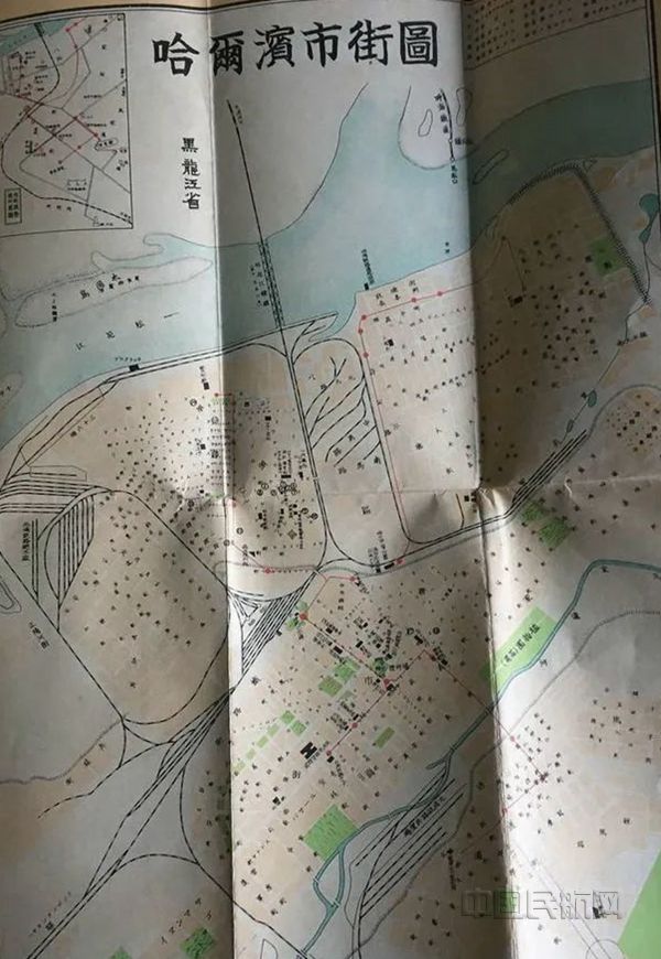 3.一代空管人:白布作为降落标志 坐在卡车上指挥飞机起降_副本.jpg 3.一代空管人:白布作为降落标志 坐在卡车上指挥飞机起降_副本.jpg