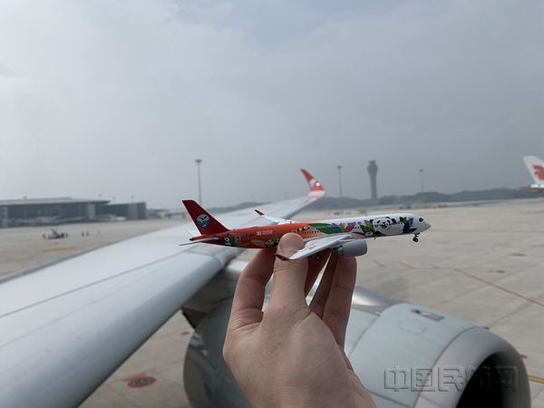护航“神鸟”启航!——西南空管局全力保障天府机场顺利投运2_副本.jpg