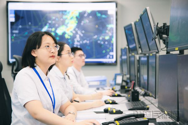 护航“神鸟”启航!——西南空管局全力保障天府机场顺利投运5_副本.jpg