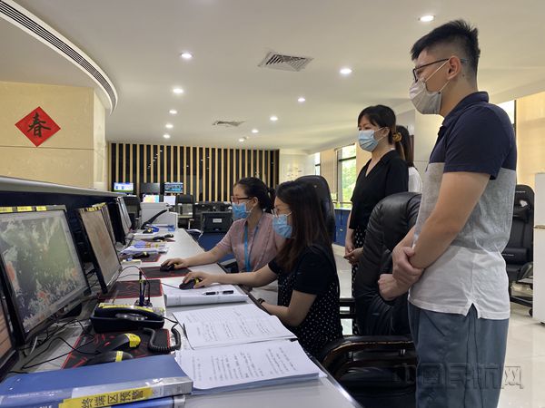 预报室领导靠前指导,组织开展天气会商_副本.jpg