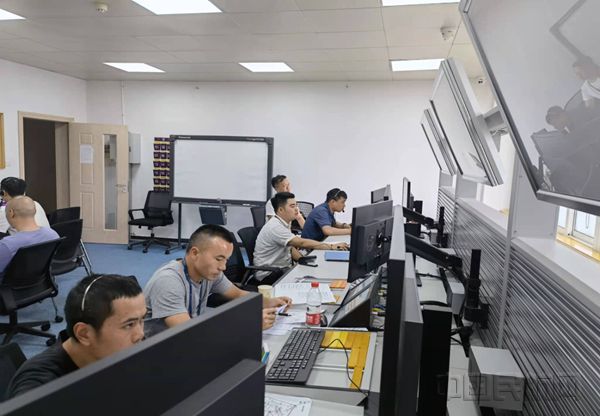 贵州空管分局帮助完成支线机场管制员资质排查工作_副本.jpg 贵州空管分局帮助完成支线机场管制员资质排查工作_副本.jpg